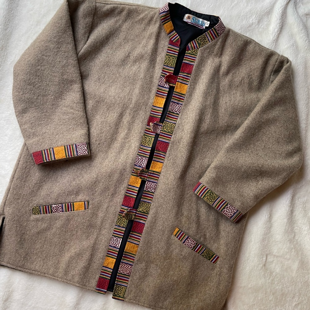 SURYA COLLECTIONS COAT COLORFUL NEUTRAL ART BUTTON CLOSURE JACKET EXPORT QUALITY
